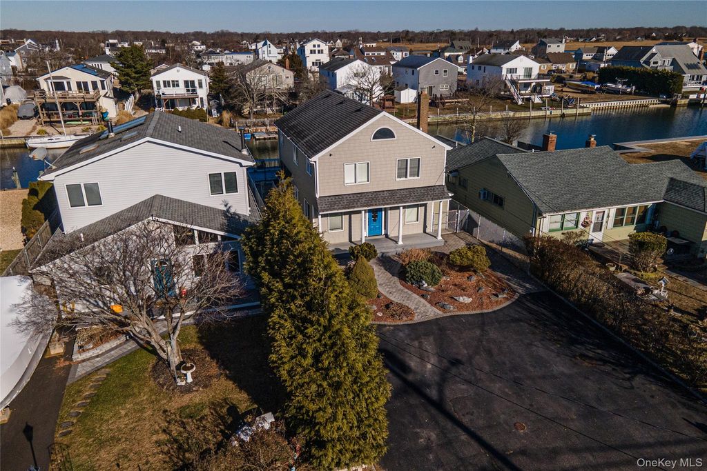 Photo of 15 Roneck Court, Shirley, NY 11967 (MLS # 951335)