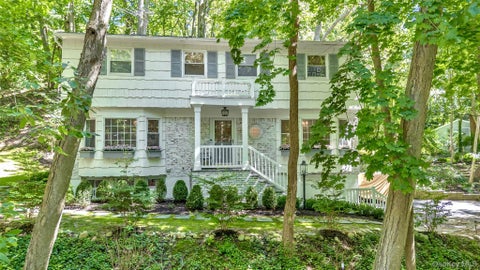 Homes For Sale - 107 Fleets Cove Road<br/> Huntington, NY 11743