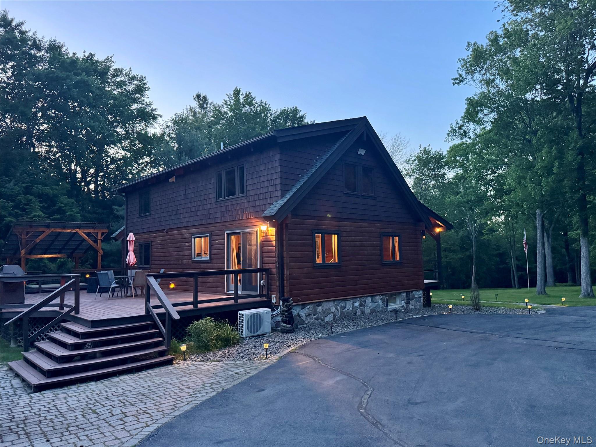 691 Peenpack Trail