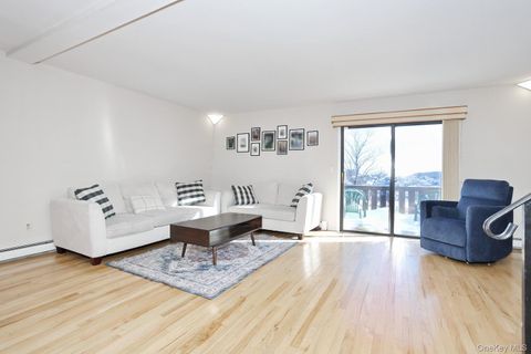 Condo For Sale - 25 Buckingham Court<br/> Pomona, NY 10970