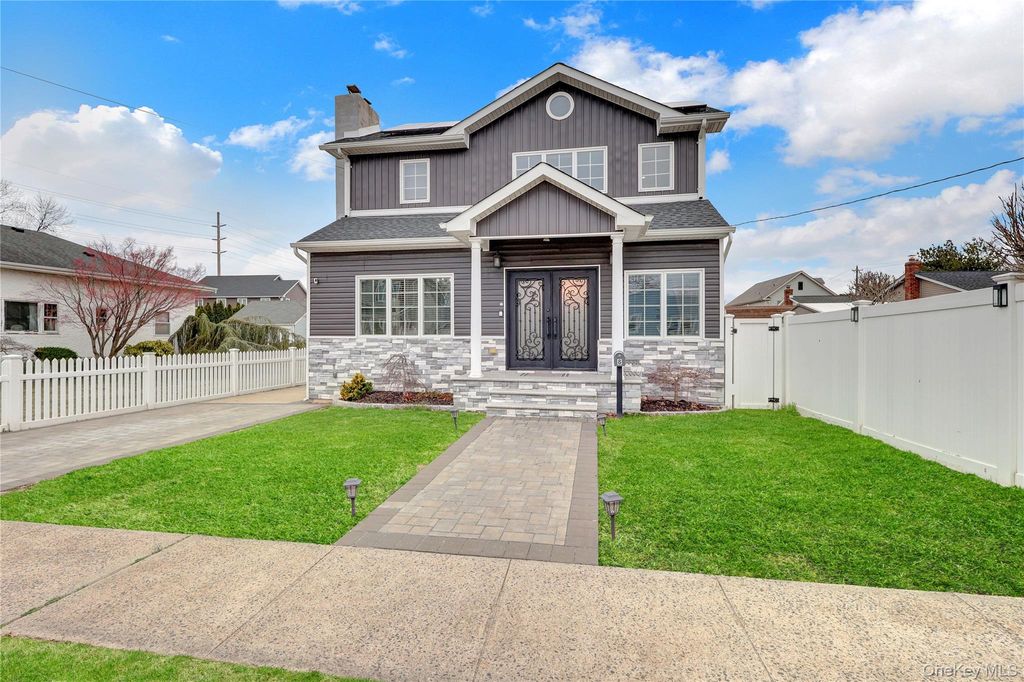 Photo of 8 Vernon Street, Farmingdale, NY 11735 (MLS # 982055)