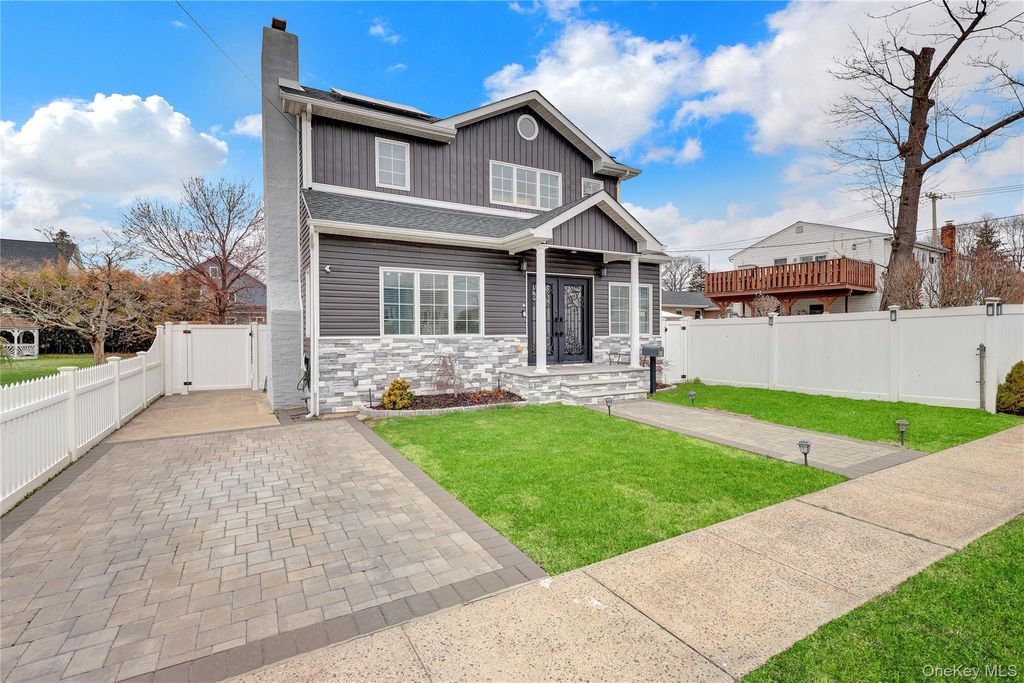 Photo of 8 Vernon Street, Farmingdale, NY 11735 (MLS # 982055)