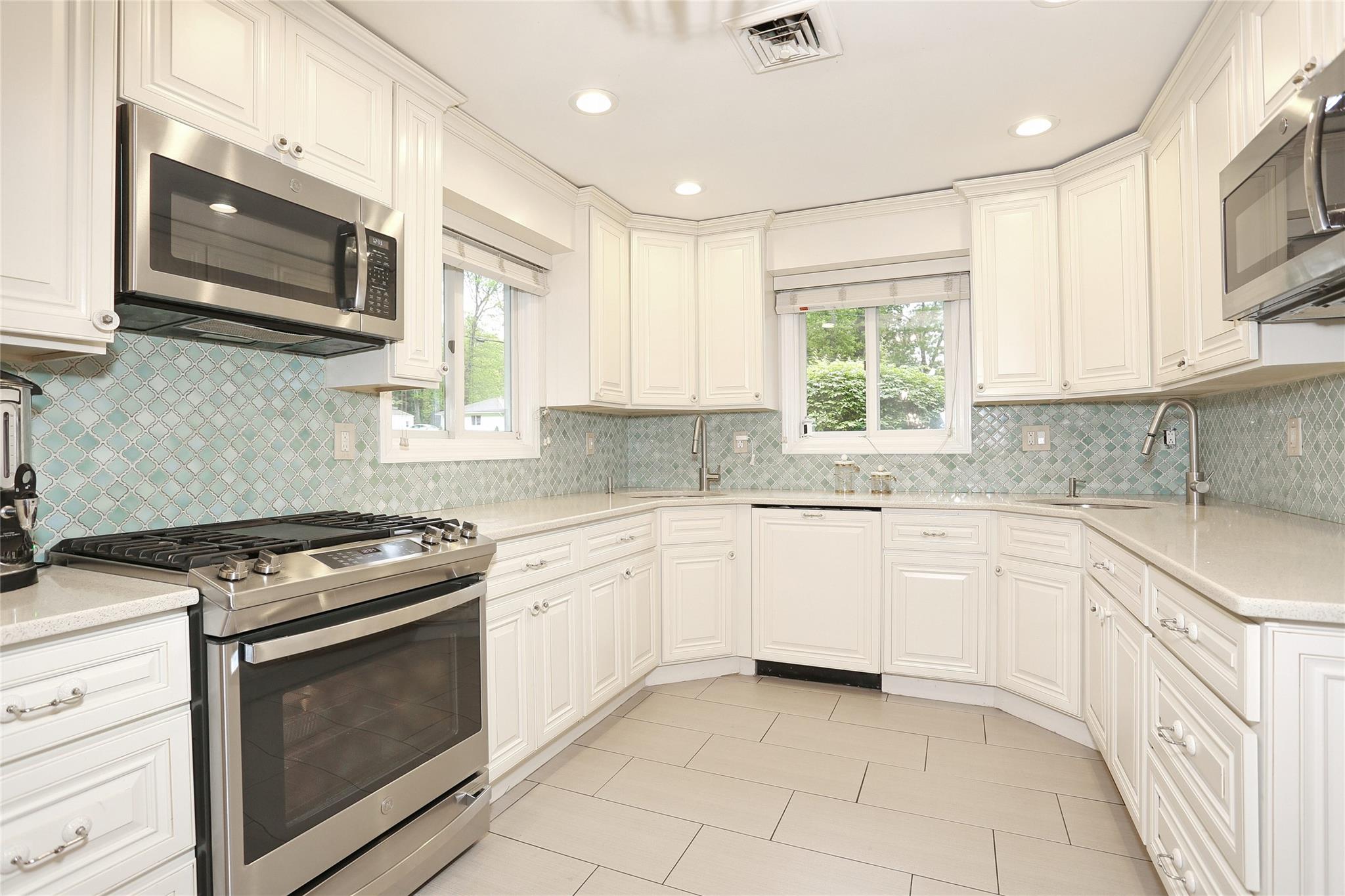18 Oakwood Terrace, Spring Valley, New York image 13
