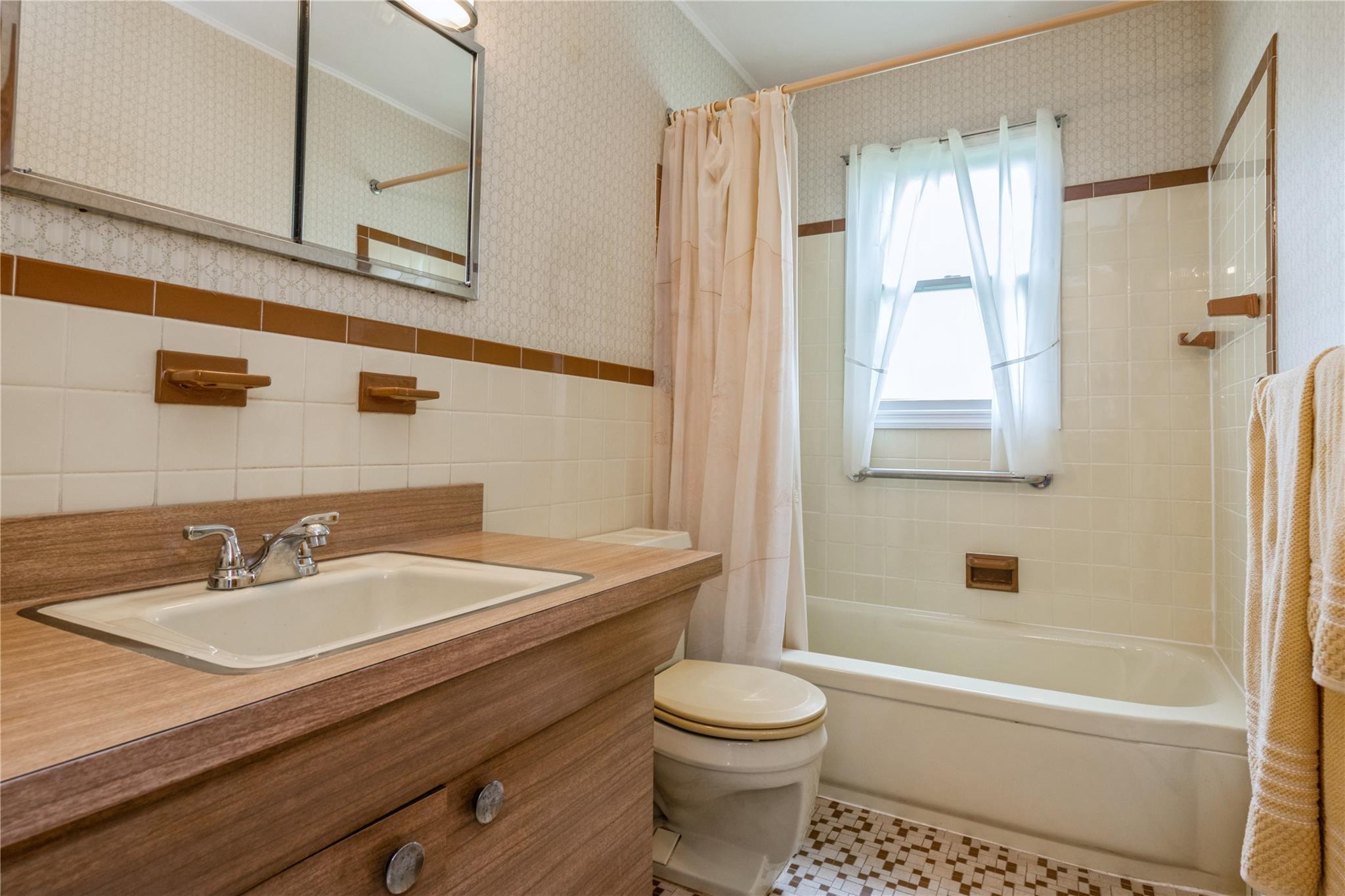 2443 Hampton Street, East Meadow, New York image 11