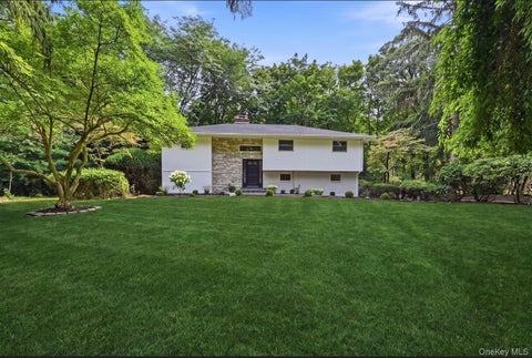 Photo of 10 Moonedge Road, Northport, NY 11768 (MLS # 1046829)