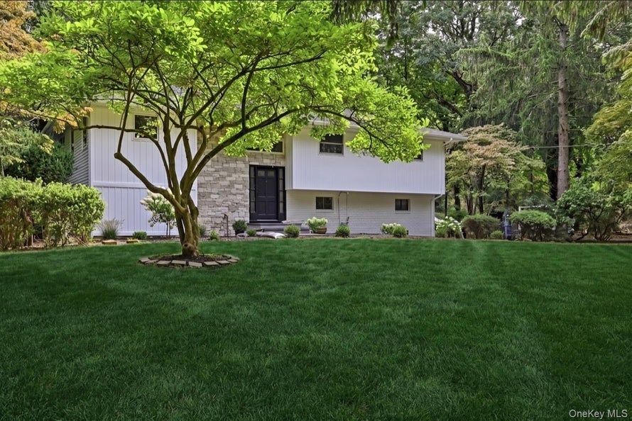 10 Moonedge Rd, Northport, NY 11768 for sale - Stessa