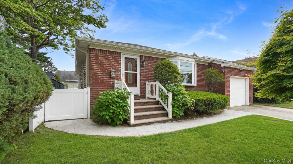 Photo of 54 E Maujer Street, Valley Stream, NY 11580 (MLS # 1011285)