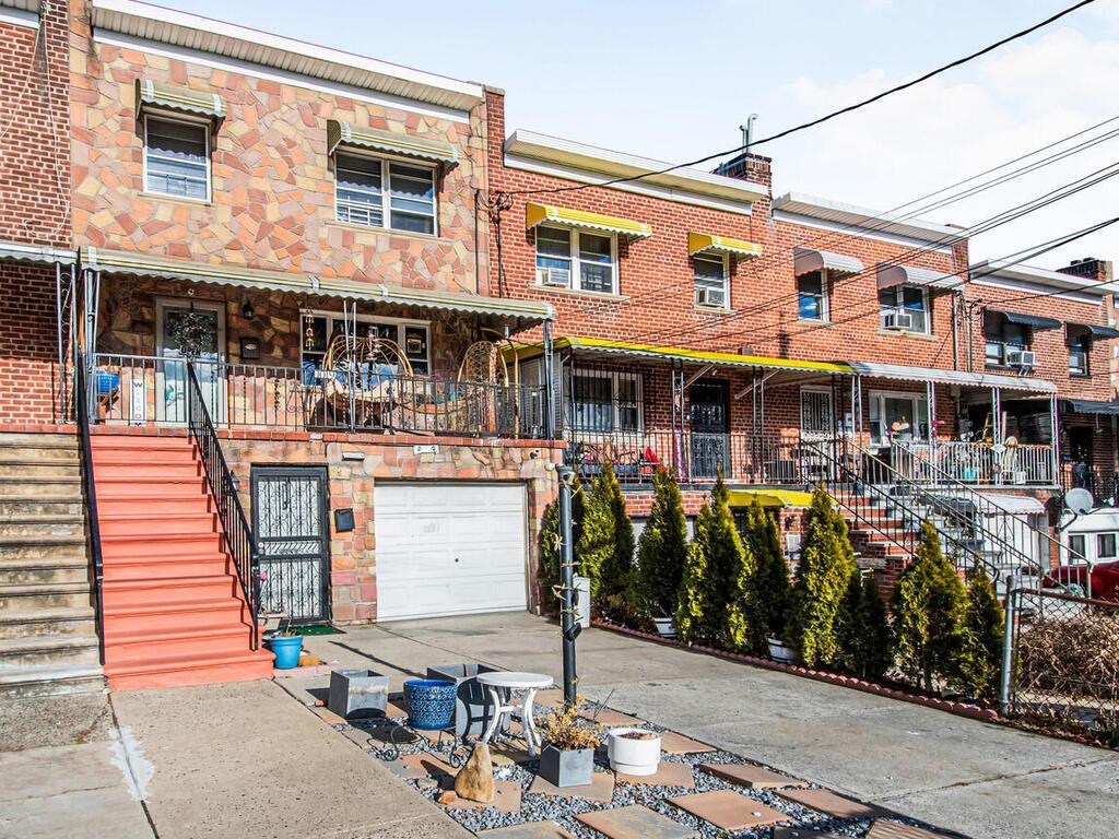 E 222nd Street, Bronx, New York - 4 Bedrooms  
3 Bathrooms - 