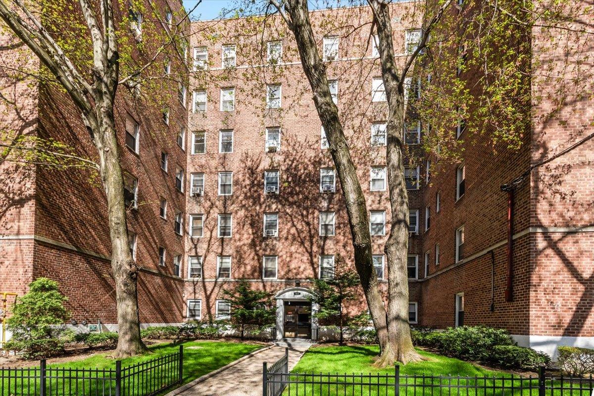 Bronx River Road 6F, Bronxville, New York - 1 Bedrooms  
1 Bathrooms  
3 Rooms - 