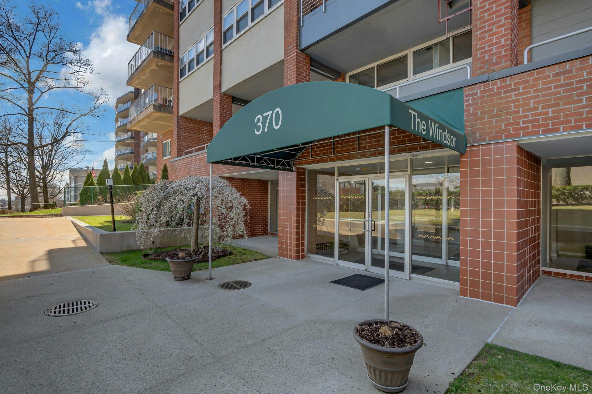 370 Westchester Avenue 6M