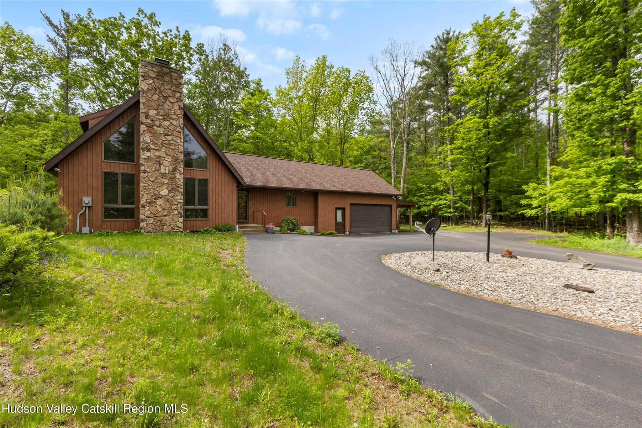 Deer Park Road, Cairo, New York - 3 Bedrooms  
3 Bathrooms  
10 Rooms - 
