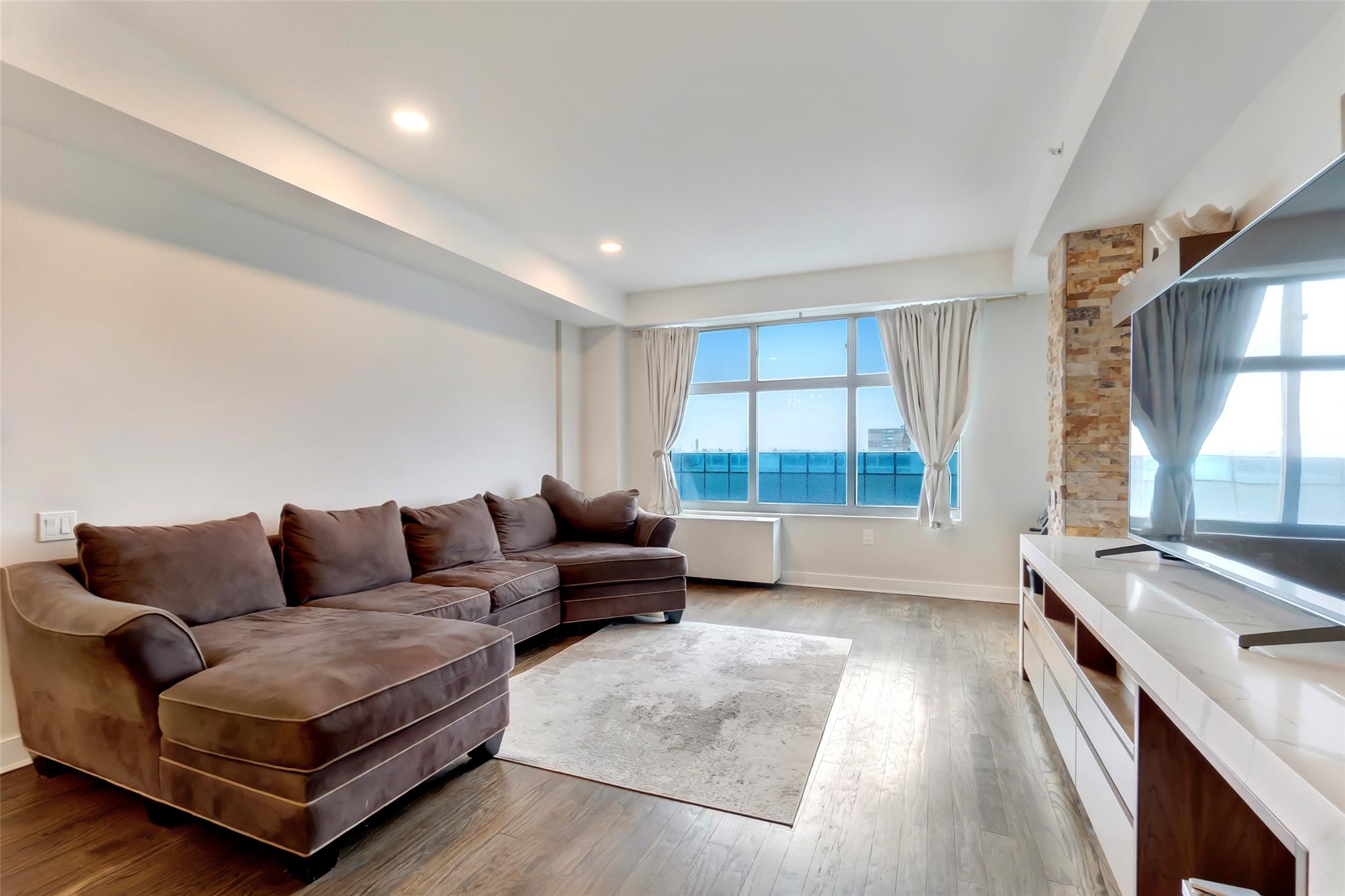 151 Beach 96th Street #5D, Rockaway Beach, New York image 2