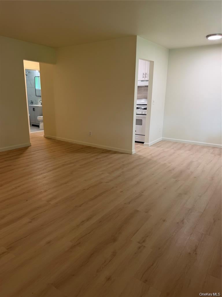 8 Colonial Drive 12 - Photo 2