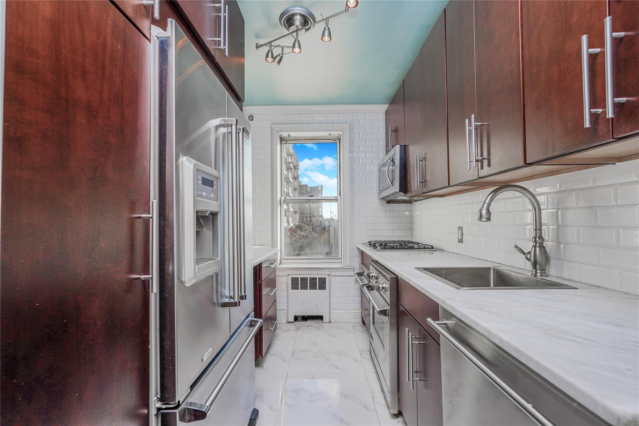 Rockaway Park, New York 11694, United States, 1 Bedroom Bedrooms, ,1 BathroomBathrooms,Residential,Active,6566