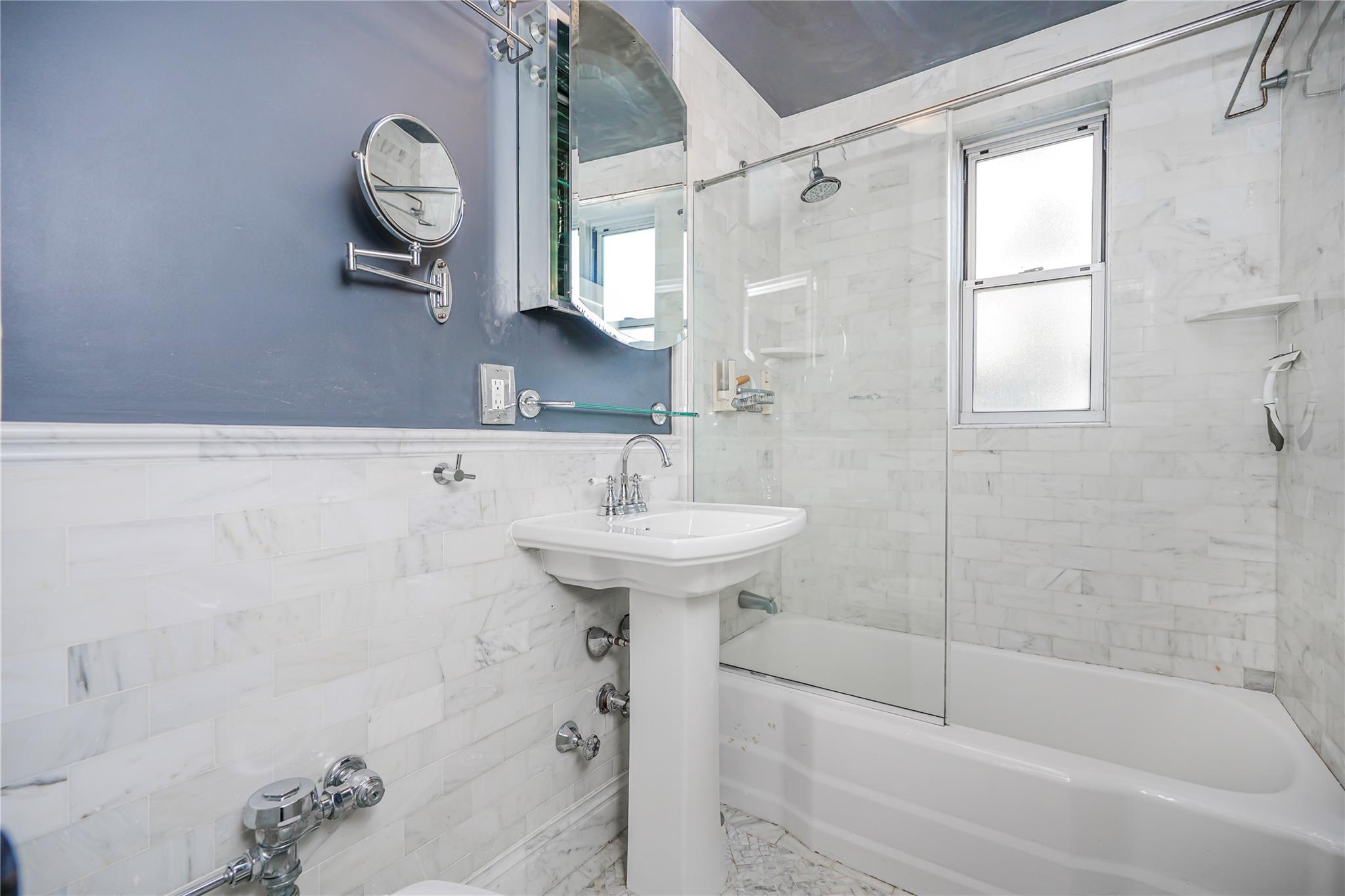 Rockaway Park, New York 11694, United States, 1 Bedroom Bedrooms, ,1 BathroomBathrooms,Residential,Active,6566