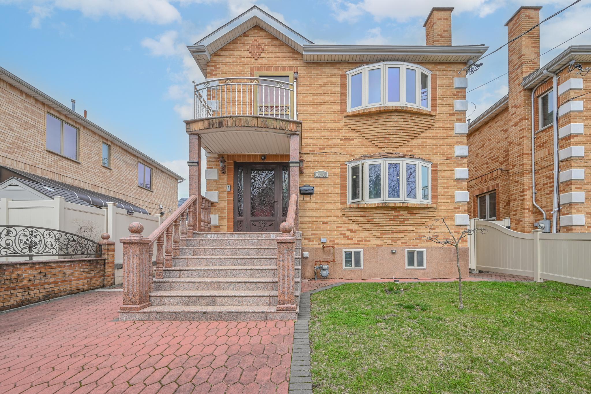 Property for Sale at 81 Avenue, Jamaica Estates, Queens, NY - Bedrooms: 3 
Bathrooms: 4 
Rooms: 6  - $1,698,000