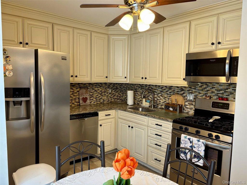 Photo of 9 Willow Ct Ct #9, Selden, NY 11784 (MLS # 967544)