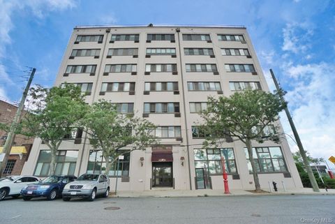 Homes For Sale - 10 Bay Street Landing Lndg #5G<br/> Staten Island, NY 10301