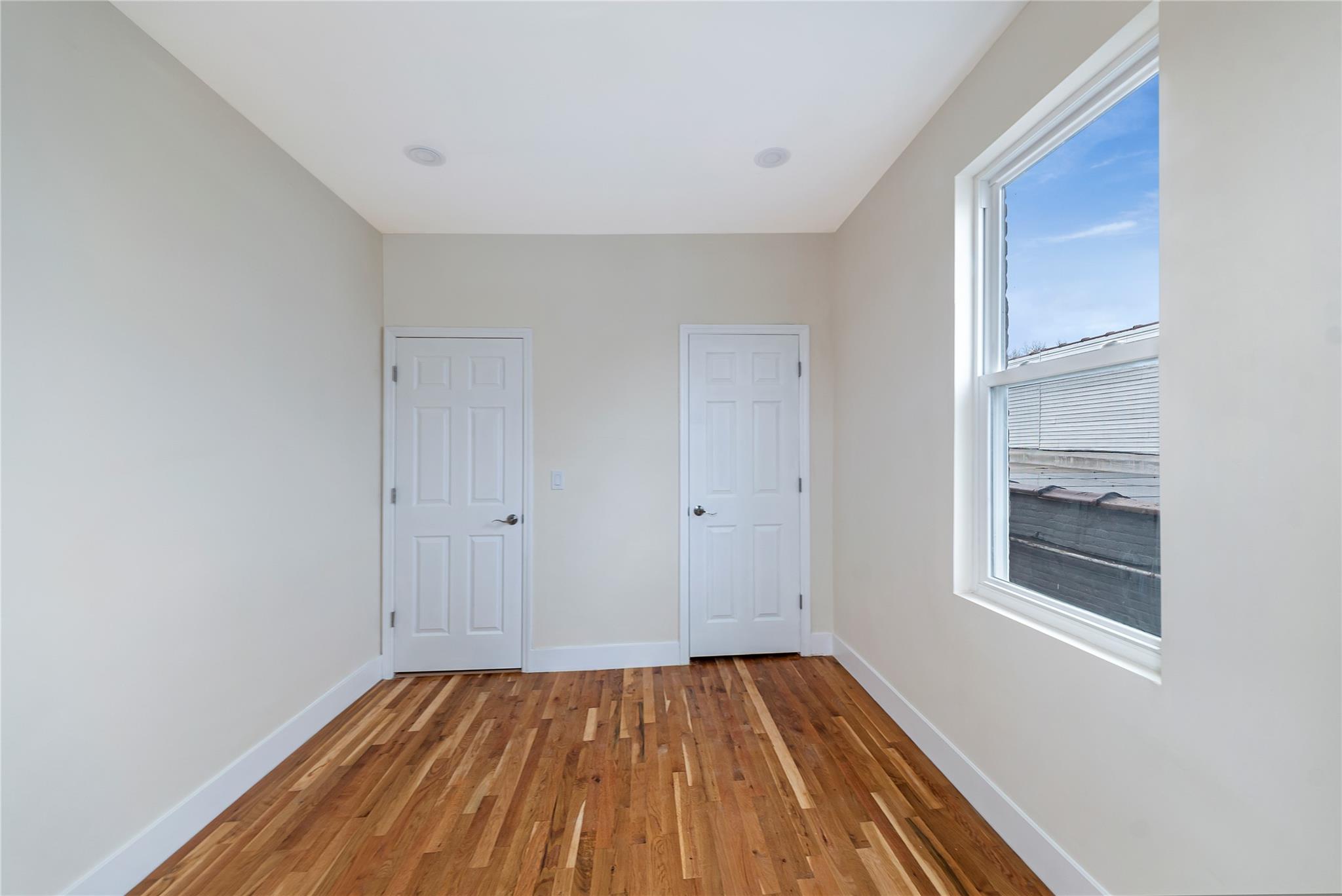 2547 Radcliff Avenue