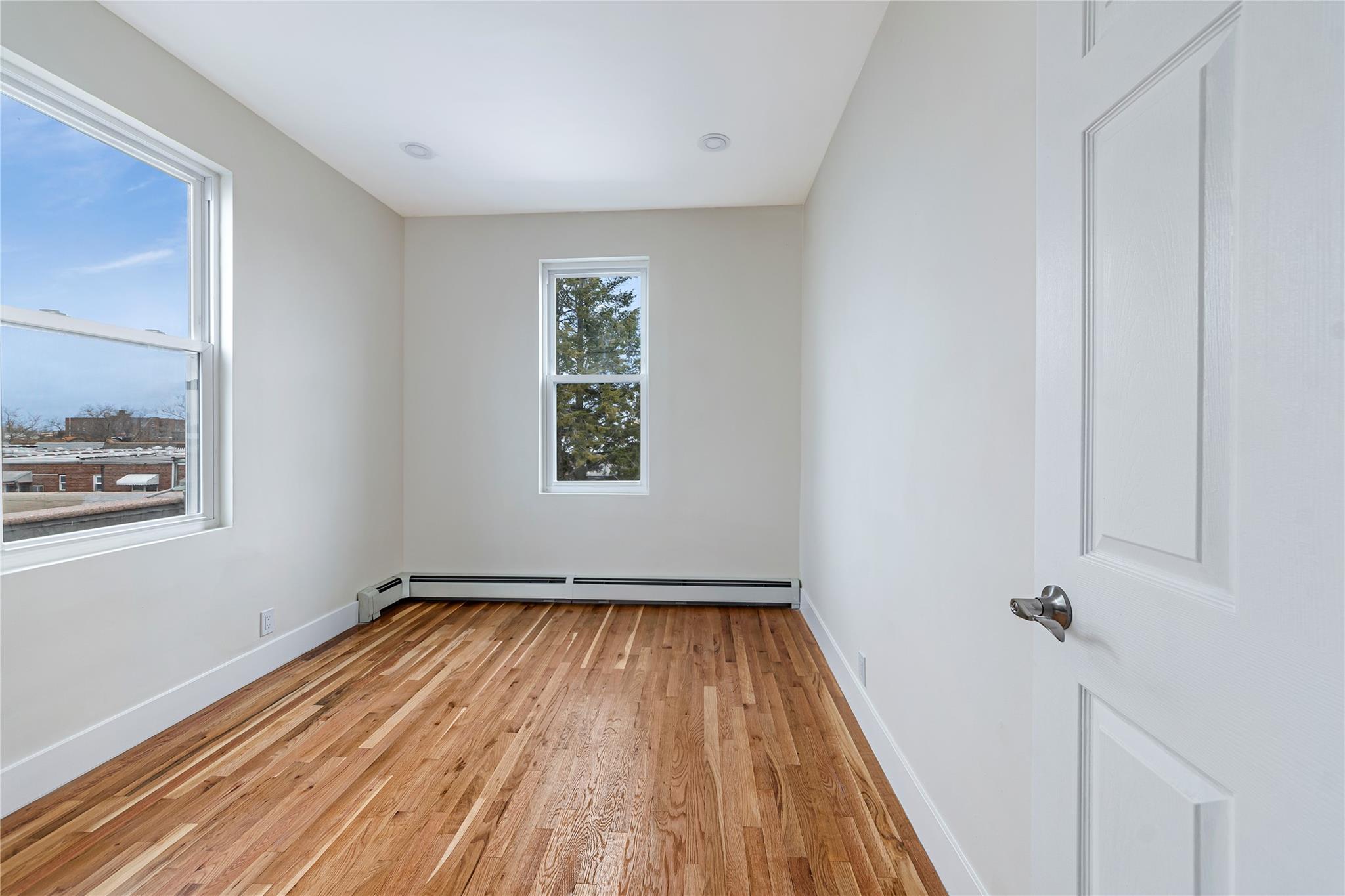 2547 Radcliff Avenue