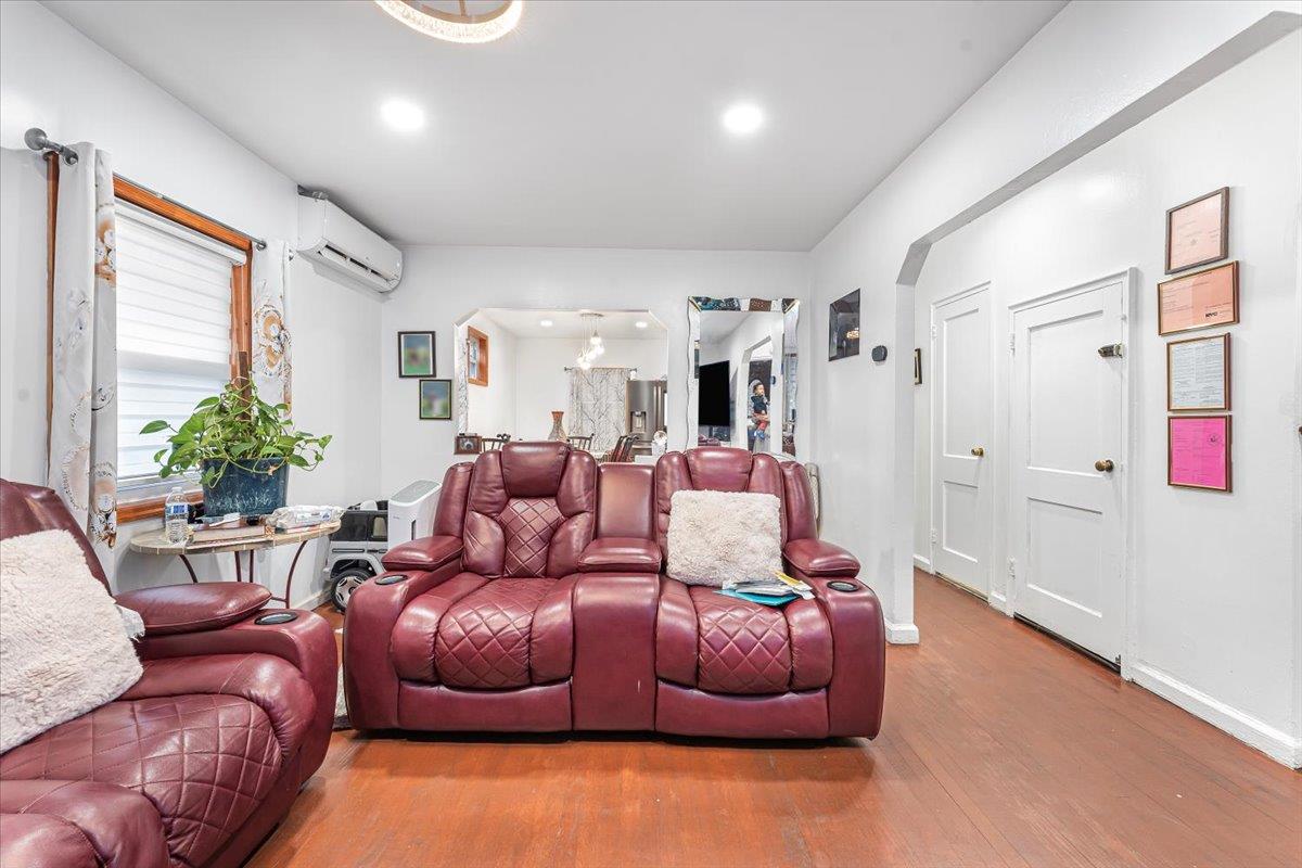 Property for Sale at Adee Avenue, Bronx, New York - Bedrooms: 3 
Bathrooms: 3 
Rooms: 8  - $754,000