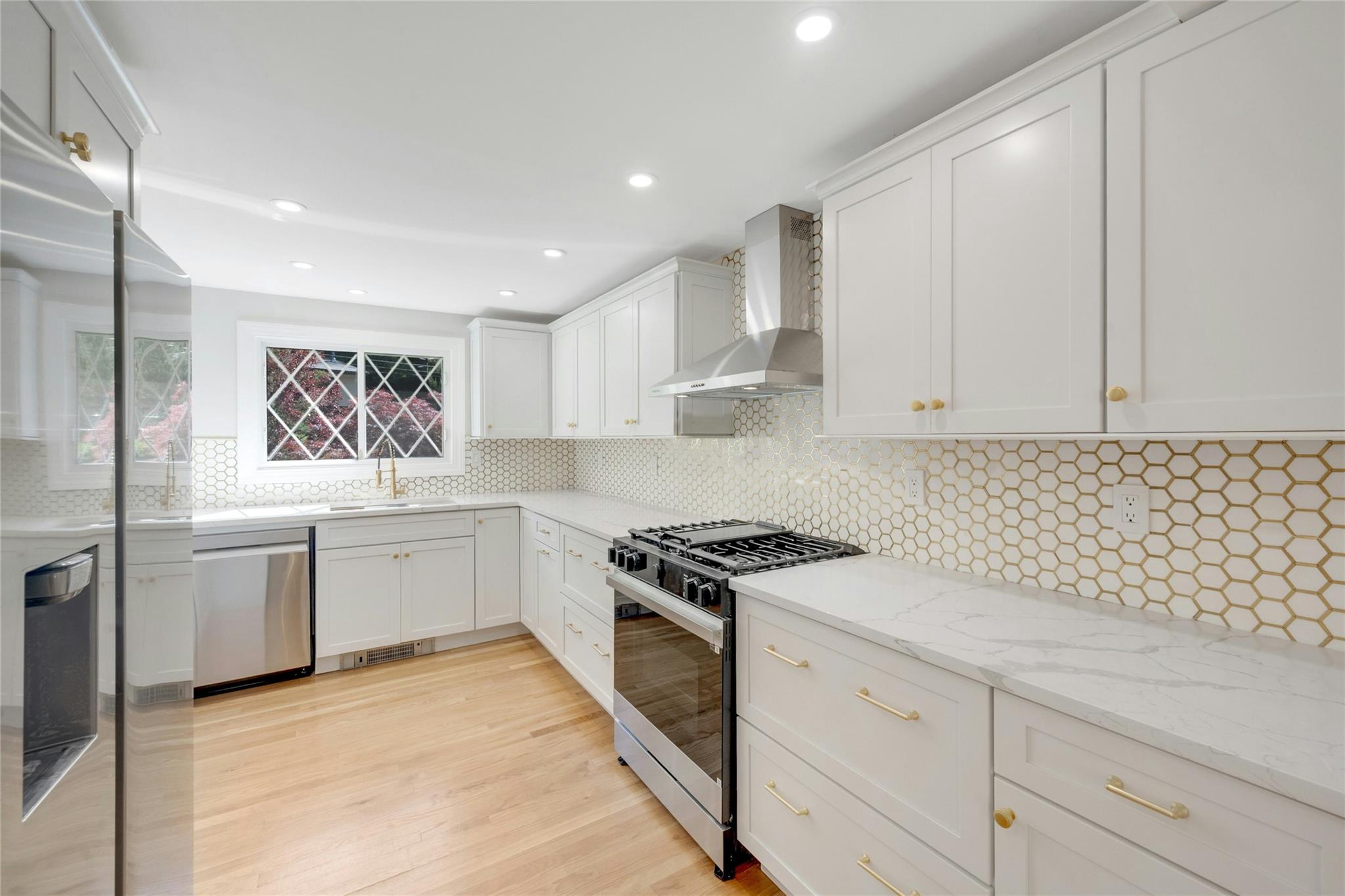 77 Greenwood Lane, White Plains, New York image 12