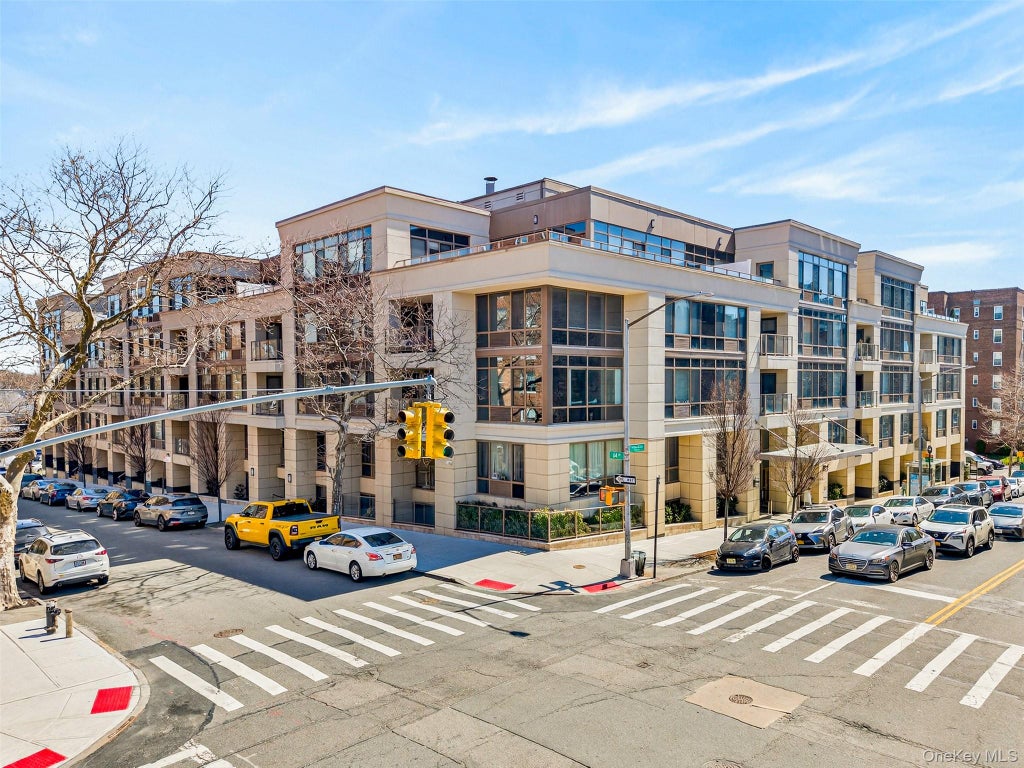Photo of 64-05 Yellowstone Boulevard #206AS, Forest Hills, NY 11375 (MLS # 1066993)