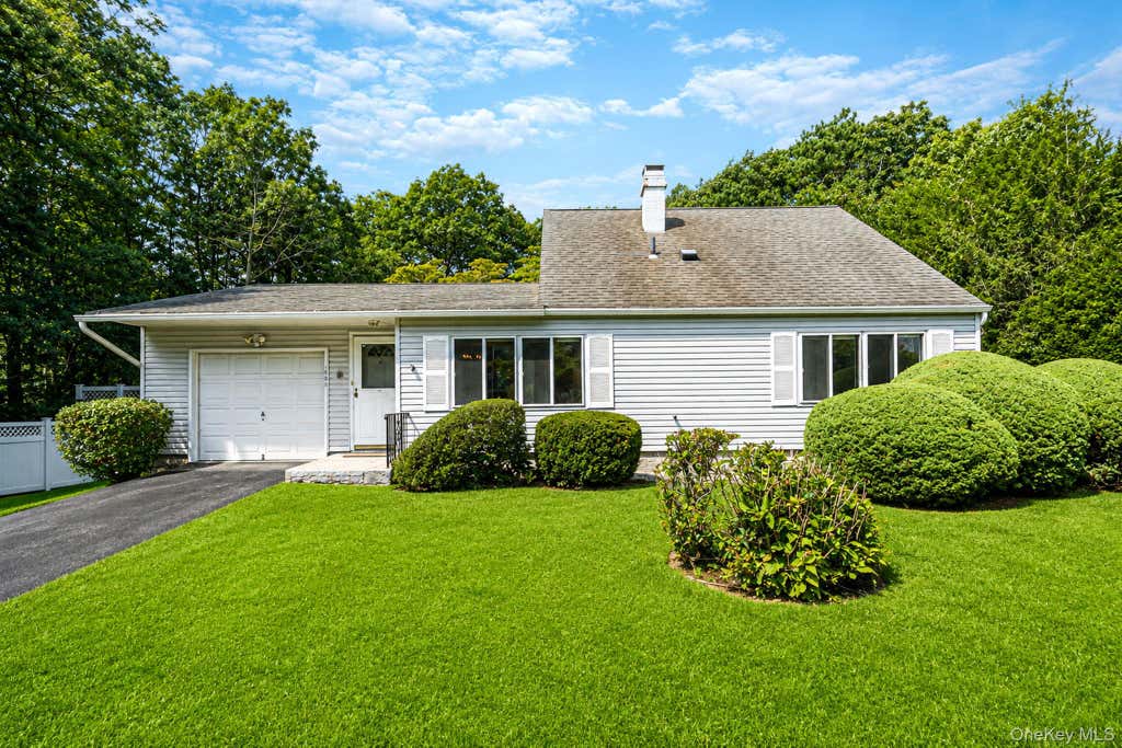 Photo of 1050 Sipp Avenue, Medford, NY 11763 (MLS # 1036570)