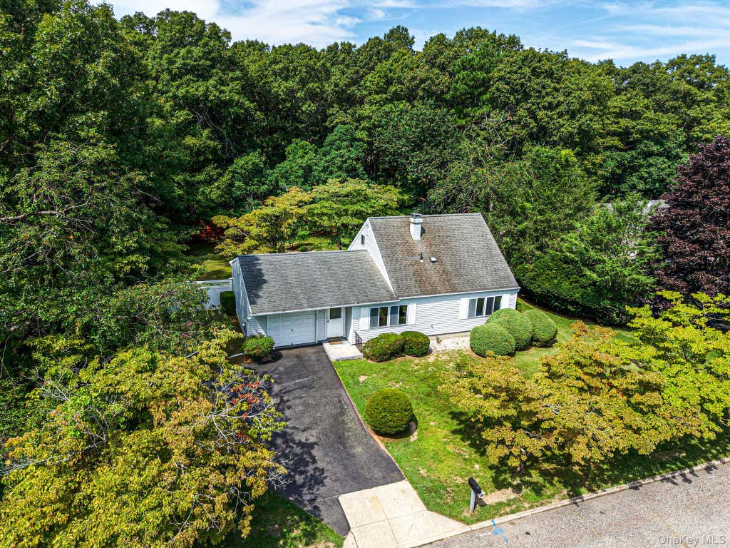 Photo of 1050 Sipp Avenue, Medford, NY 11763 (MLS # 1036570)