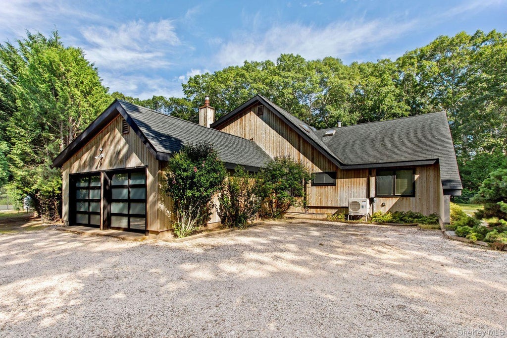 Photo of 6 Strathmore Ct. CT, Remsenburg, NY 11960 (MLS # 1037031)