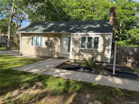 Homes For Rent - 79 Manor Drive<br/> Shirley, NY 11967