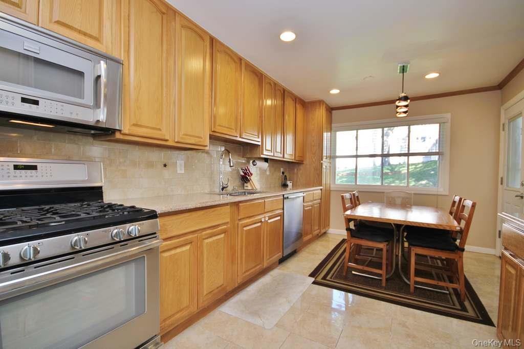 Photo of 502 Bronxville Road, Bronxville, NY 10708 (MLS # 1066298)