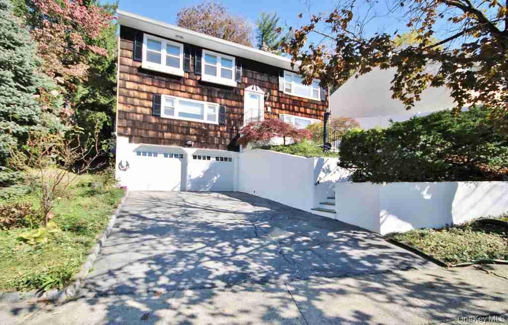 Photo of 502 Bronxville Road, Bronxville, NY 10708 (MLS # 1066298)