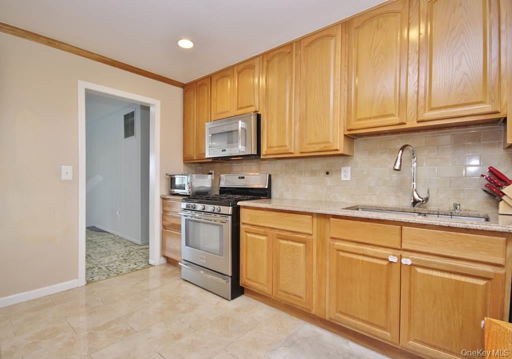 Photo of 502 Bronxville Road, Bronxville, NY 10708 (MLS # 1066298)
