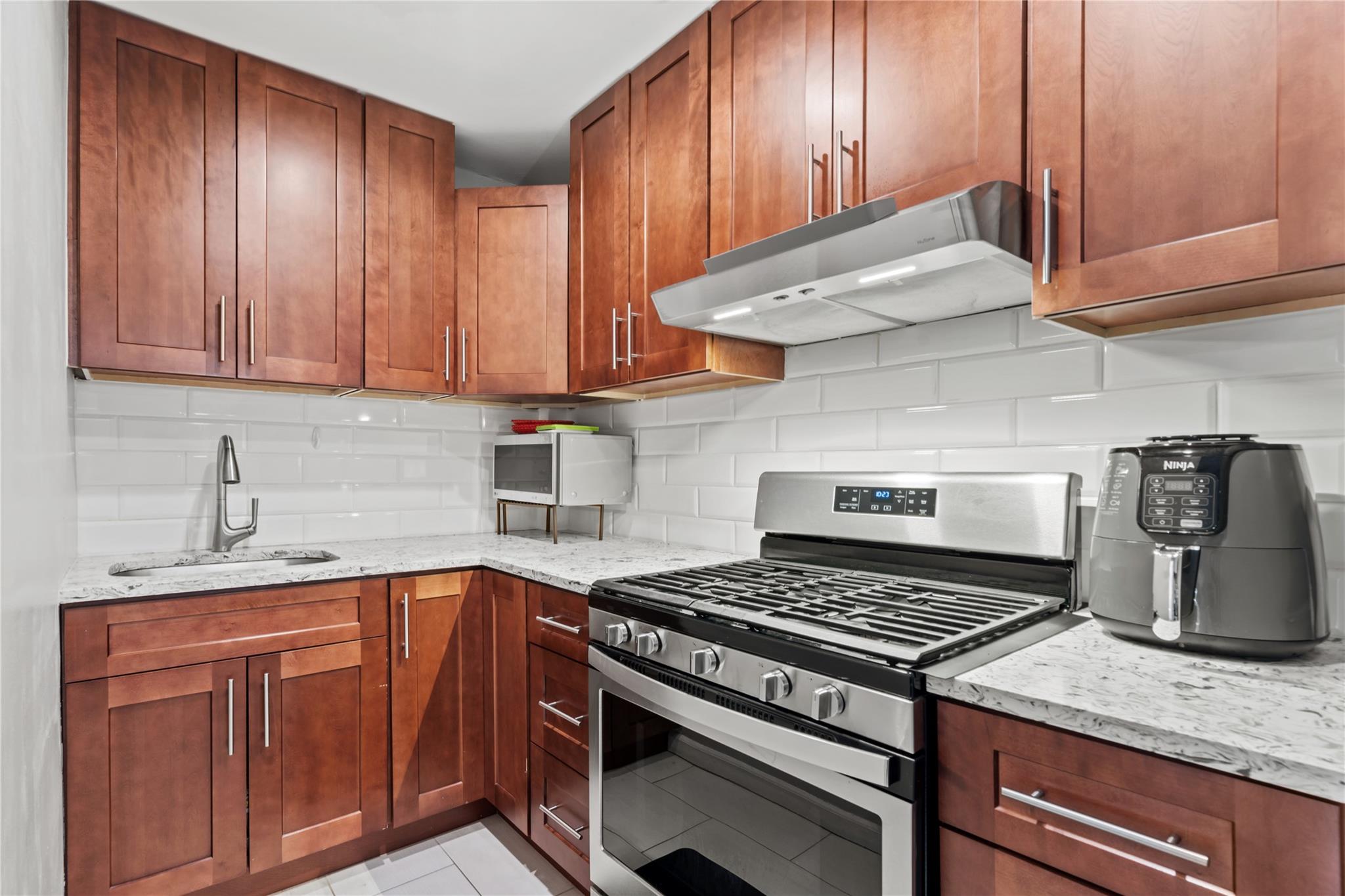 68-20 Selfridge Street #6J, Forest Hills, New York image 2
