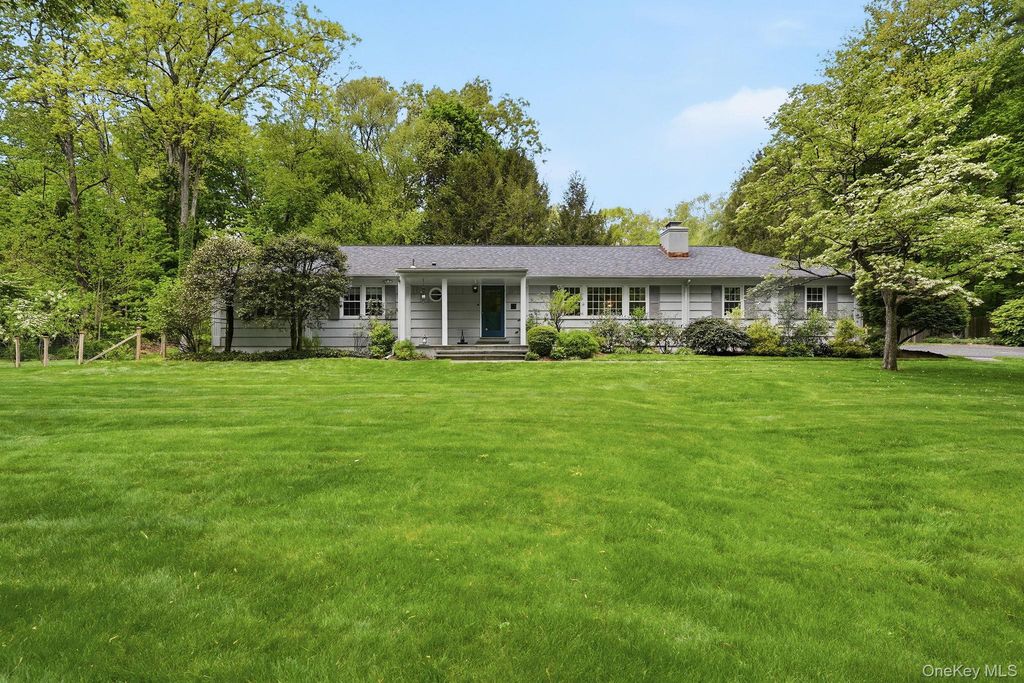 Photo of 4 Loop Road, Bedford, NY 10506 (MLS # 996587)
