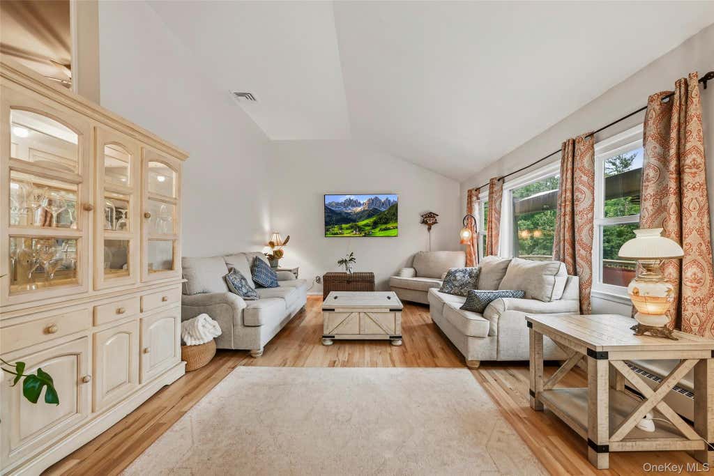 Photo of 2590 Darnley Place, Yorktown Heights, NY 10598 (MLS # 1018039)