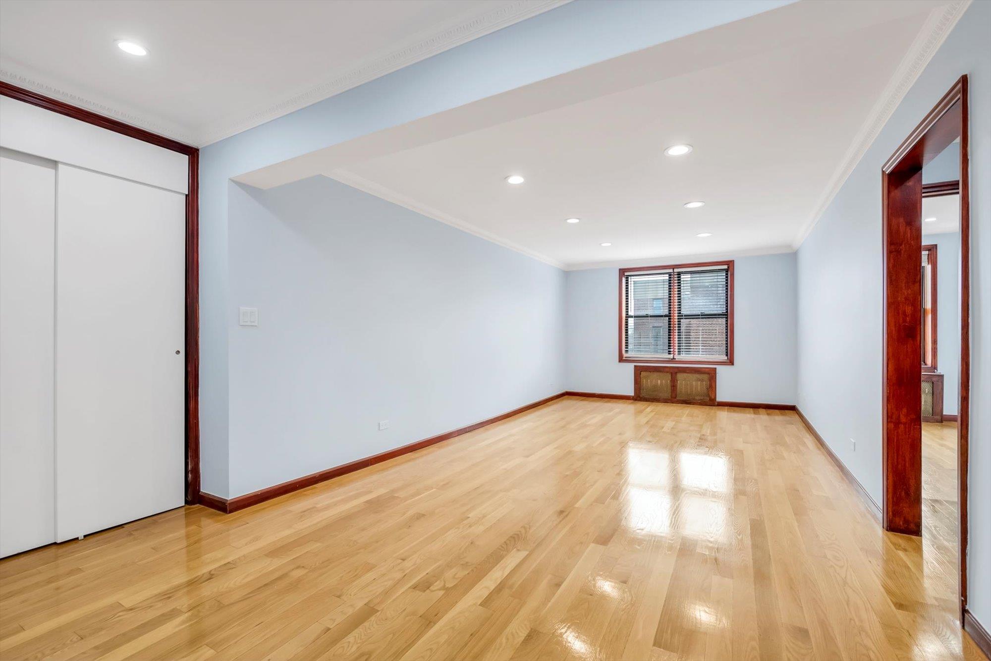 Rental Property at 108th Street 5G, Forest Hills, Queens, NY - Bedrooms: 2 
Bathrooms: 1 
Rooms: 6  - $2,800 MO.
