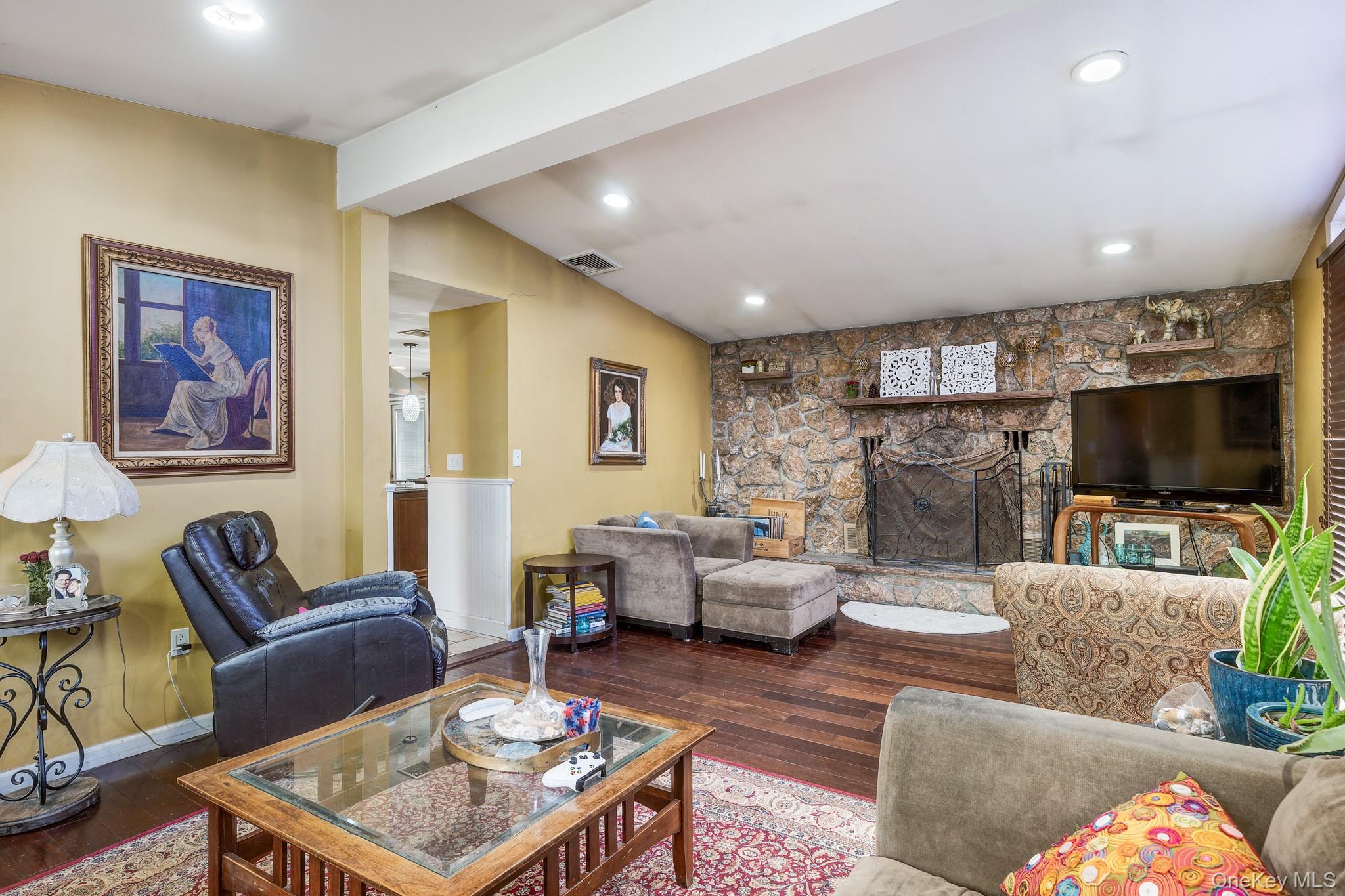 6 Strawberry Hill Lane