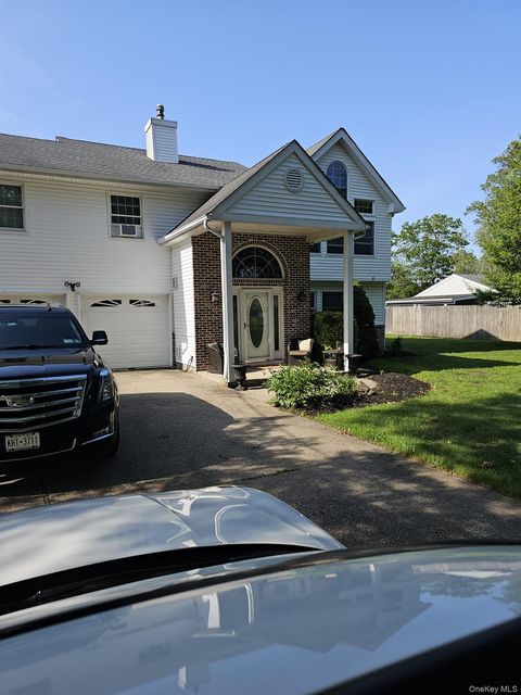 Photo of 943 Macarthur Street, Bohemia, NY 11716 (MLS # 874902)