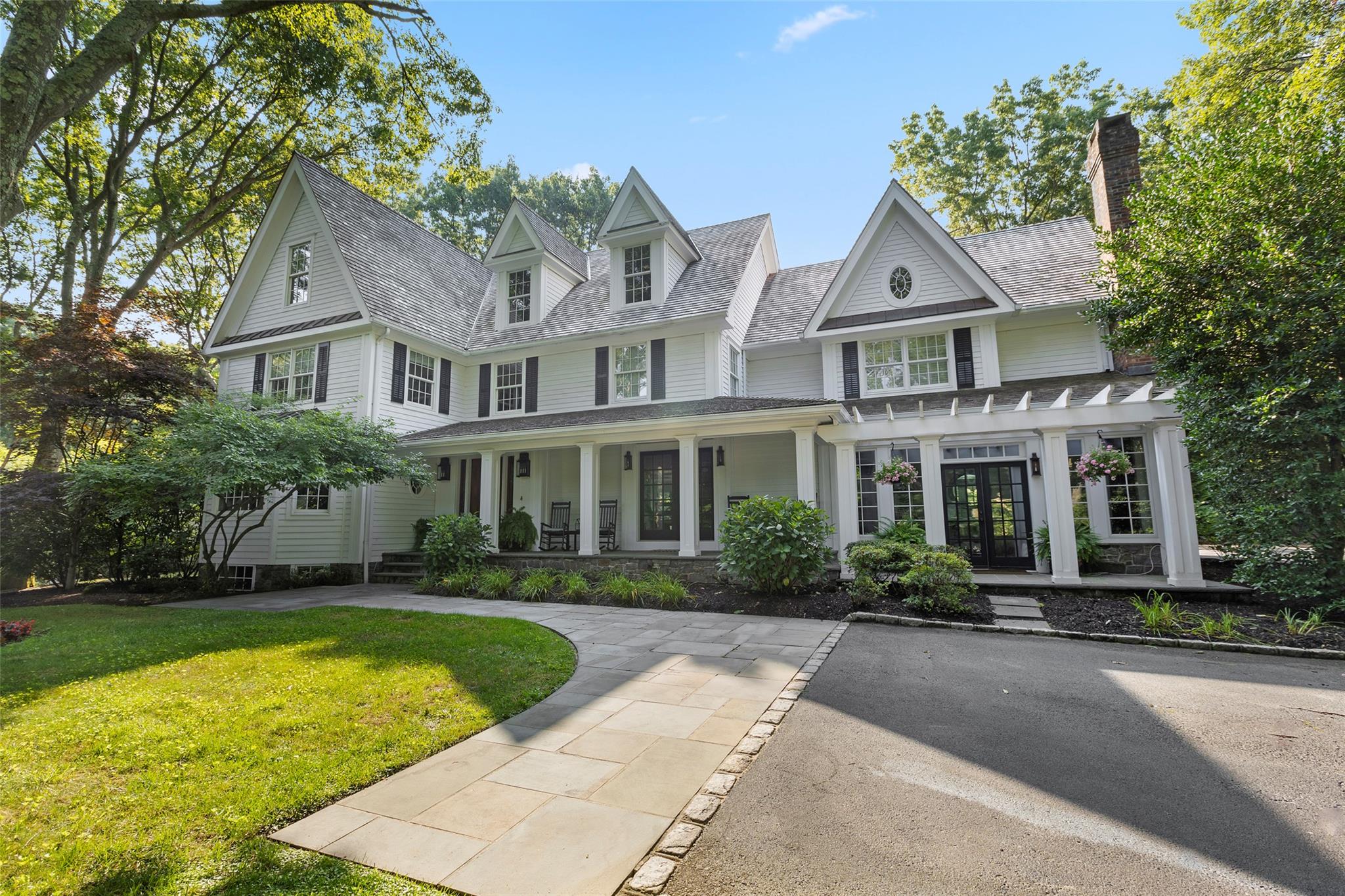 Waterview Lane, Setauket, Hamptons, NY - 5 Bedrooms  
5 Bathrooms - 