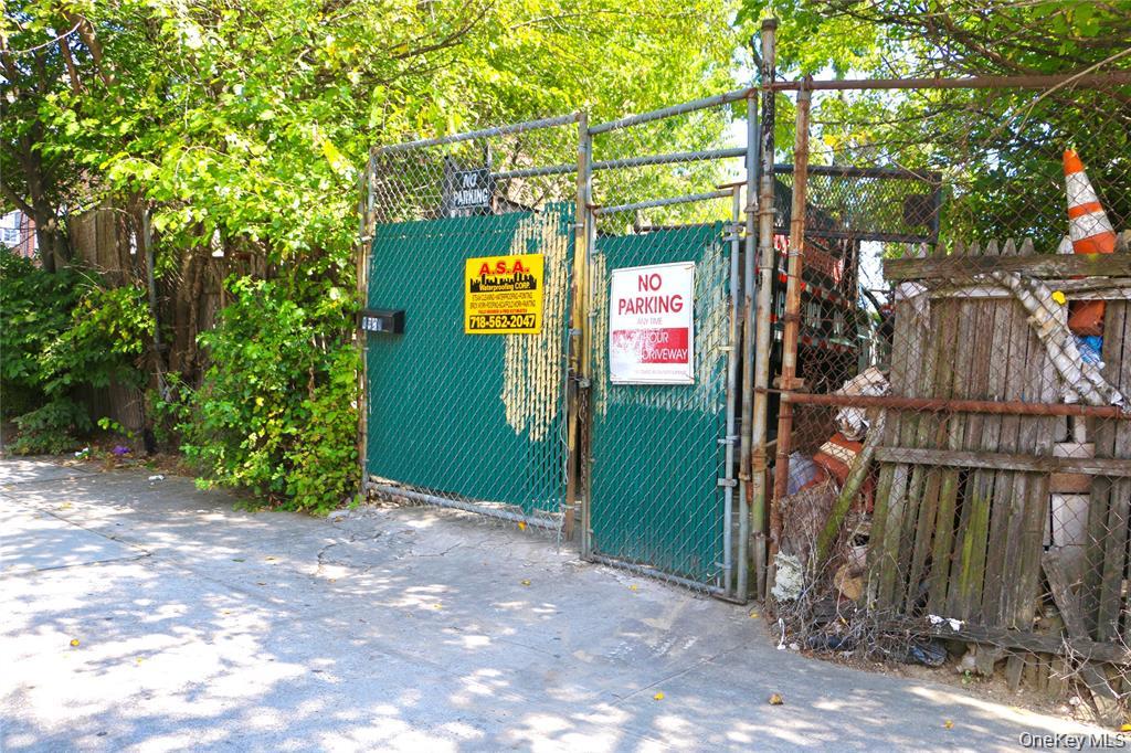 3560 Bronxwood Avenue