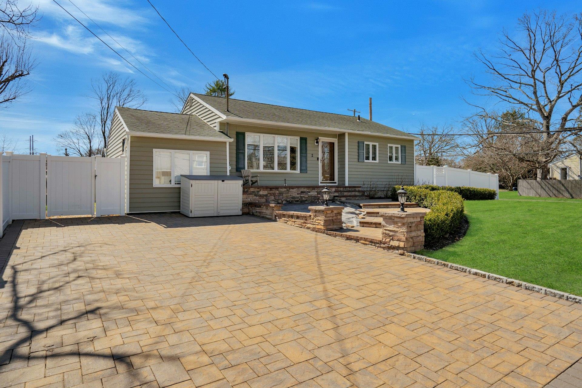 2 NW Grand Haven Drive, Commack, Florida image 1