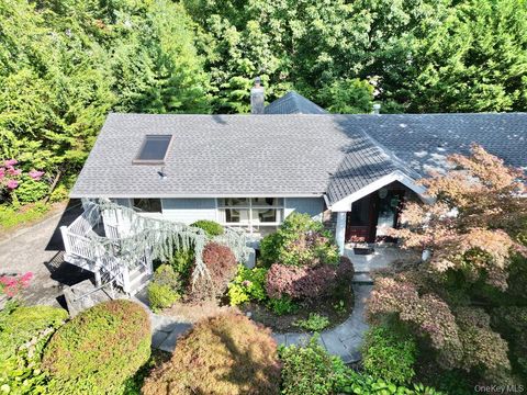 3 Wooleys Lane E Great Neck NY 11021