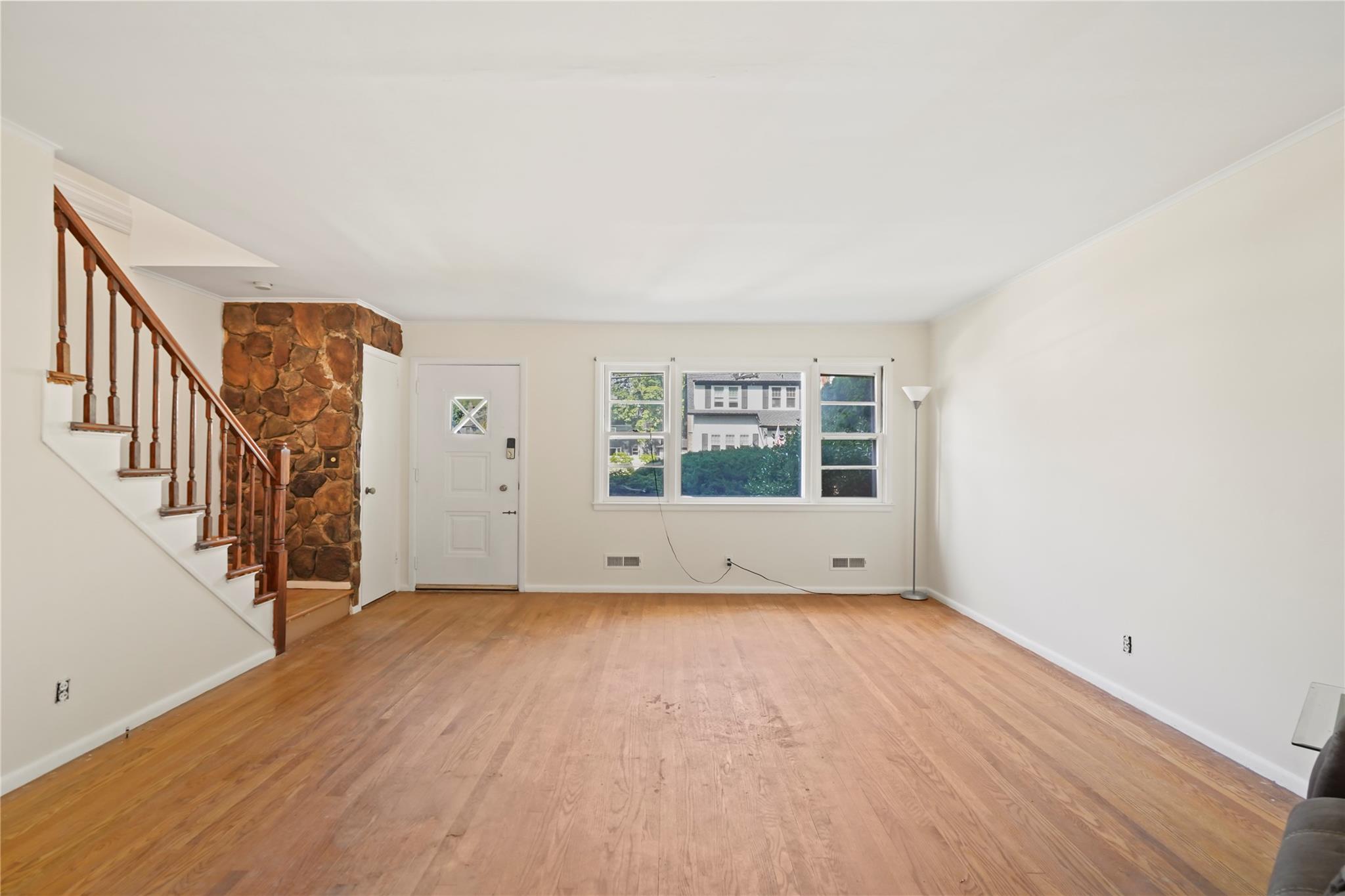 31 Westwood Avenue, New Rochelle, New York image 2