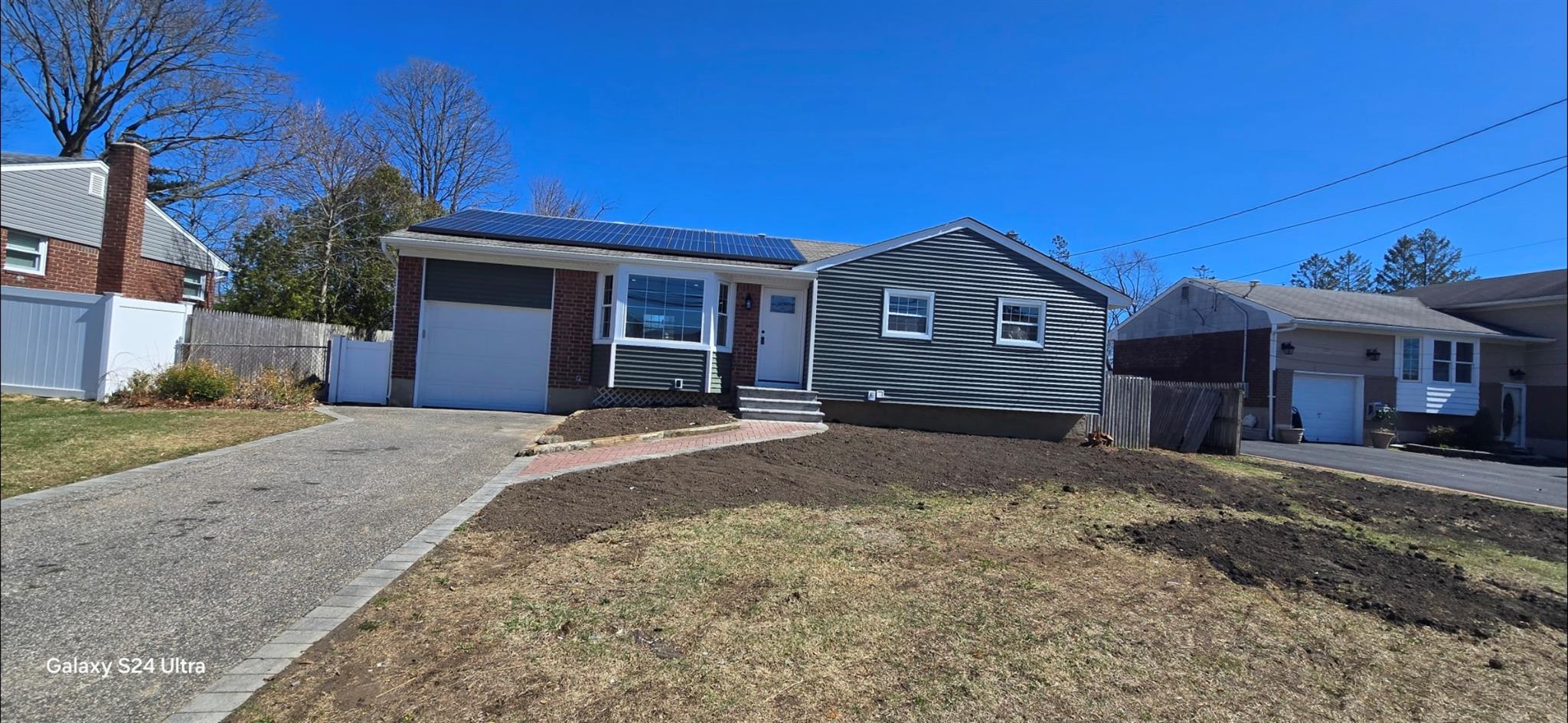 125 Burlington Avenue, Deer Park, New York image 2