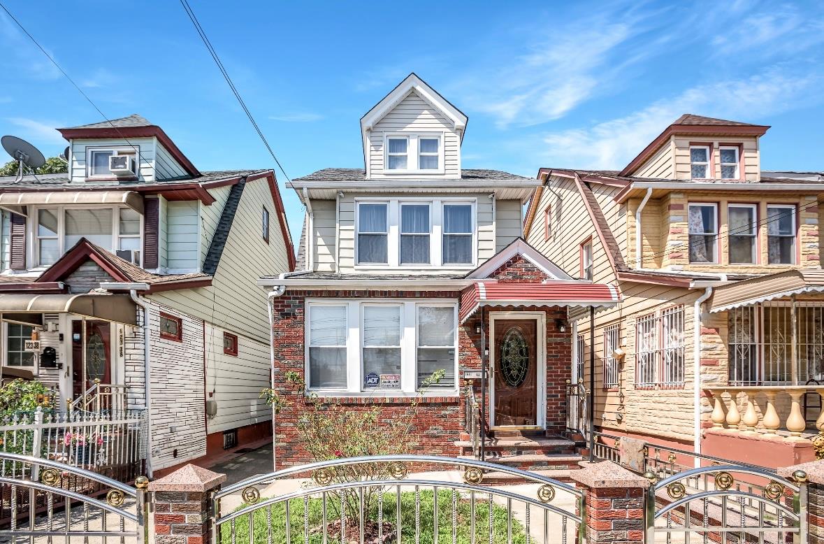 Property for Sale at 147th Street, Jamaica, Queens, NY - Bedrooms: 3 
Bathrooms: 3 
Rooms: 7  - $839,000