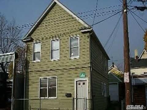 Multifamily For Sale - 6 Hendrickson Avenue<br/> Nassau County, Elmont, NY 11003
