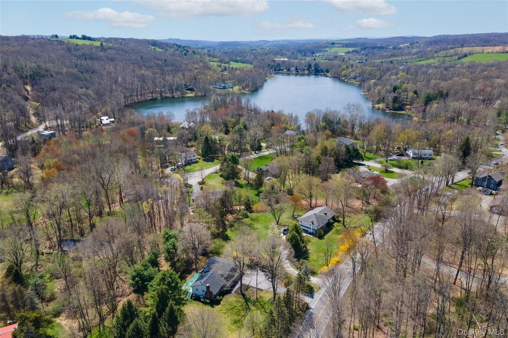 Photo of 2790 Salt Point Turnpike, Clinton Corners, NY 12514 (MLS # 986590)