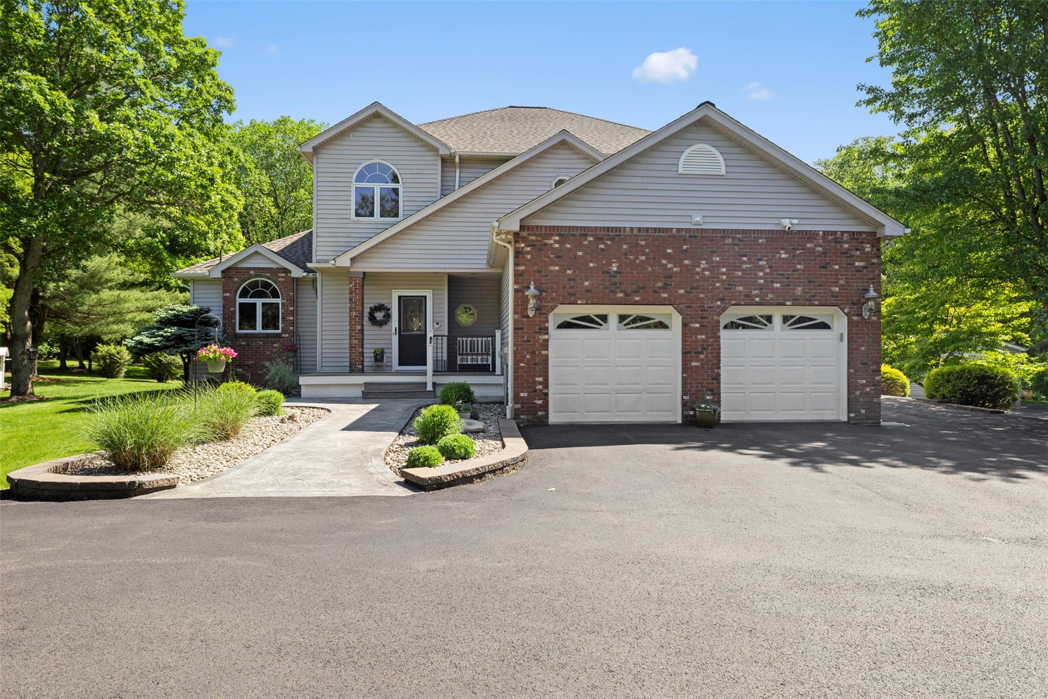 26 Brouck Ferris Boulevard, New Paltz, New York image 1